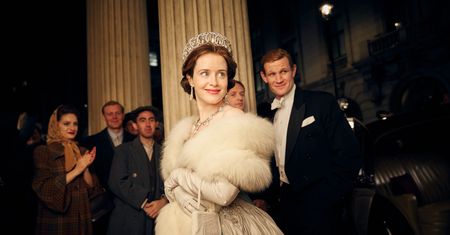 Twórcy pokazali to, co zakazane. Królowa w pościeli i podczas porodu? "The Crown" wrócił w wielkim stylu [RECENZJA]