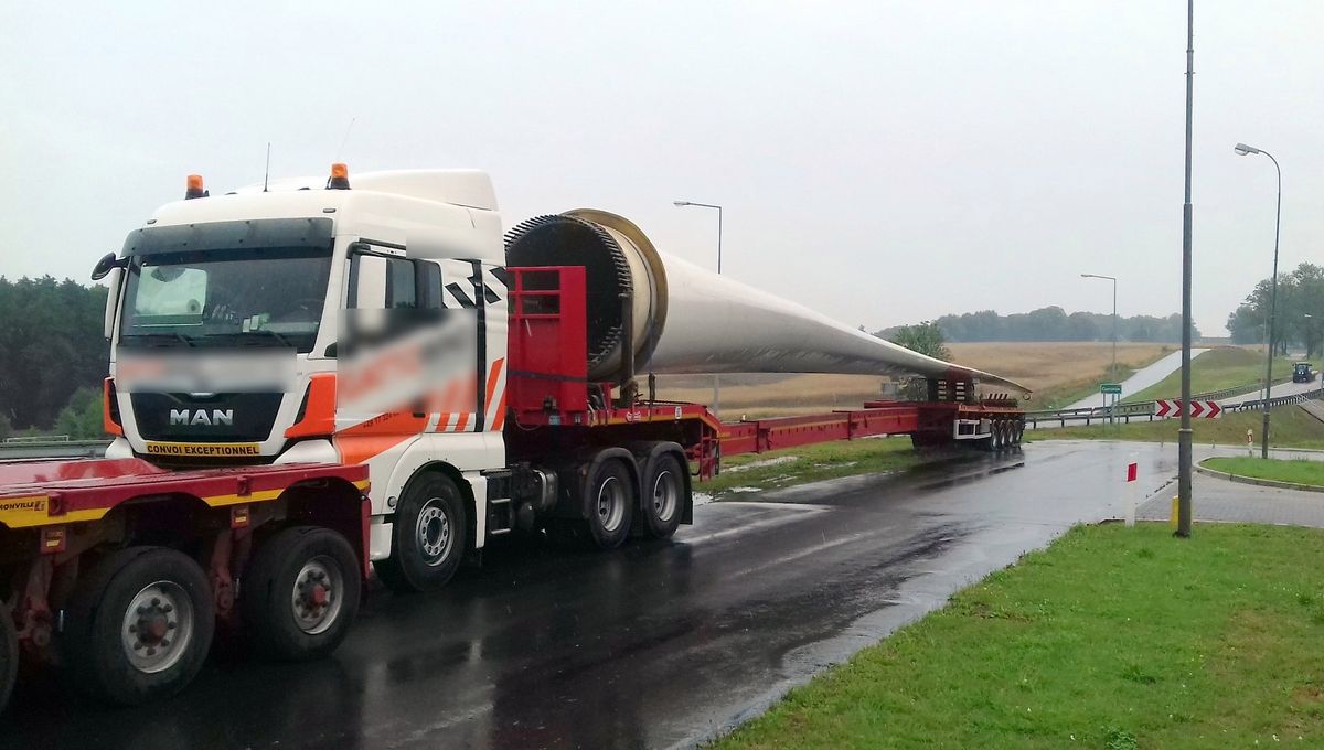 Transportowali wielki wiatrak bez zezwoleń. Łączna kara to nawet 75 tys. zł