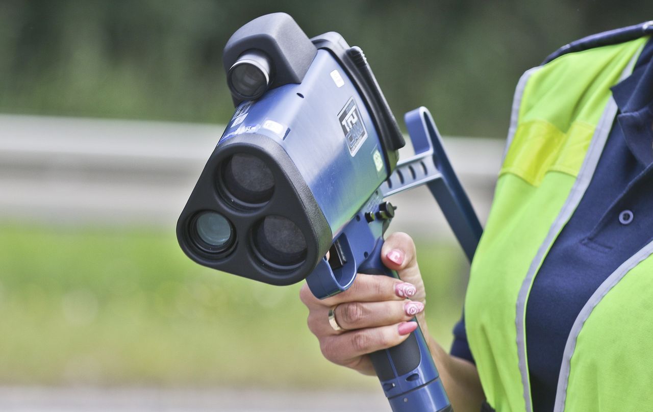 Policjanci dostali mierniki LTI 20/20 TruCam. Nowa broń drogówki nie taka idealna