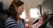 Ty też narzekasz na dzieci płaczące w samolocie? Ta kobieta cię zawstydzi