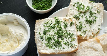 Kremowy i delikatny. Domowy twarożek, który robi się sam