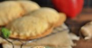 Pieczone pierożki z kaszą gryczaną, fetą i papryką. Będzie pysznie