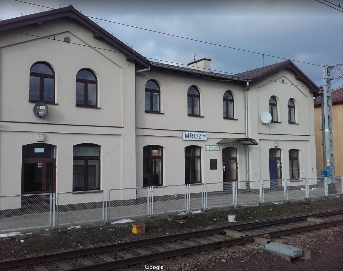 Dyrektor w resorcie infrastruktury zatrudnił kolegę. Potem zmienił dla niego rozkład jazdy pociągów