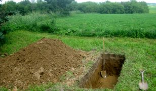 Odkryto zakopane zwłoki dziecka. Trwa śledztwo