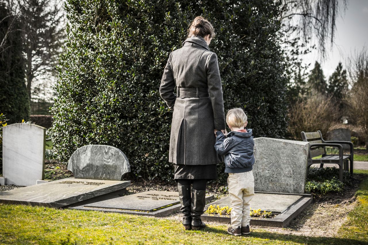 Zaduszki i Wszystkich Świętych. Jaka jest różnica? Porównaj świąteczne zwyczaje