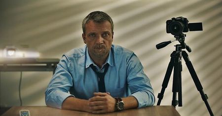 Sebastian Wątroba o kulisach pracy na planie seriali kryminalnych: "Wiele scen było po prostu oderwanych od rzeczywistości"