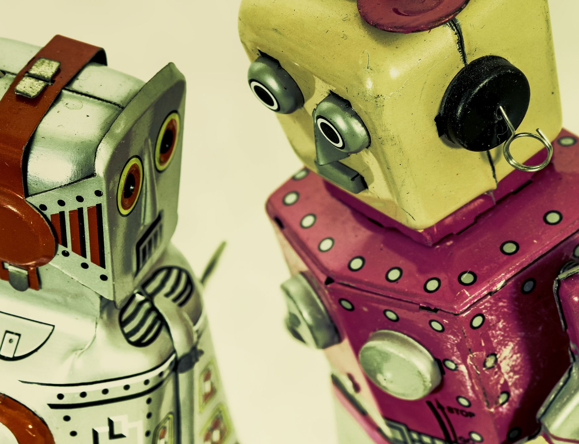two robot toys talk 