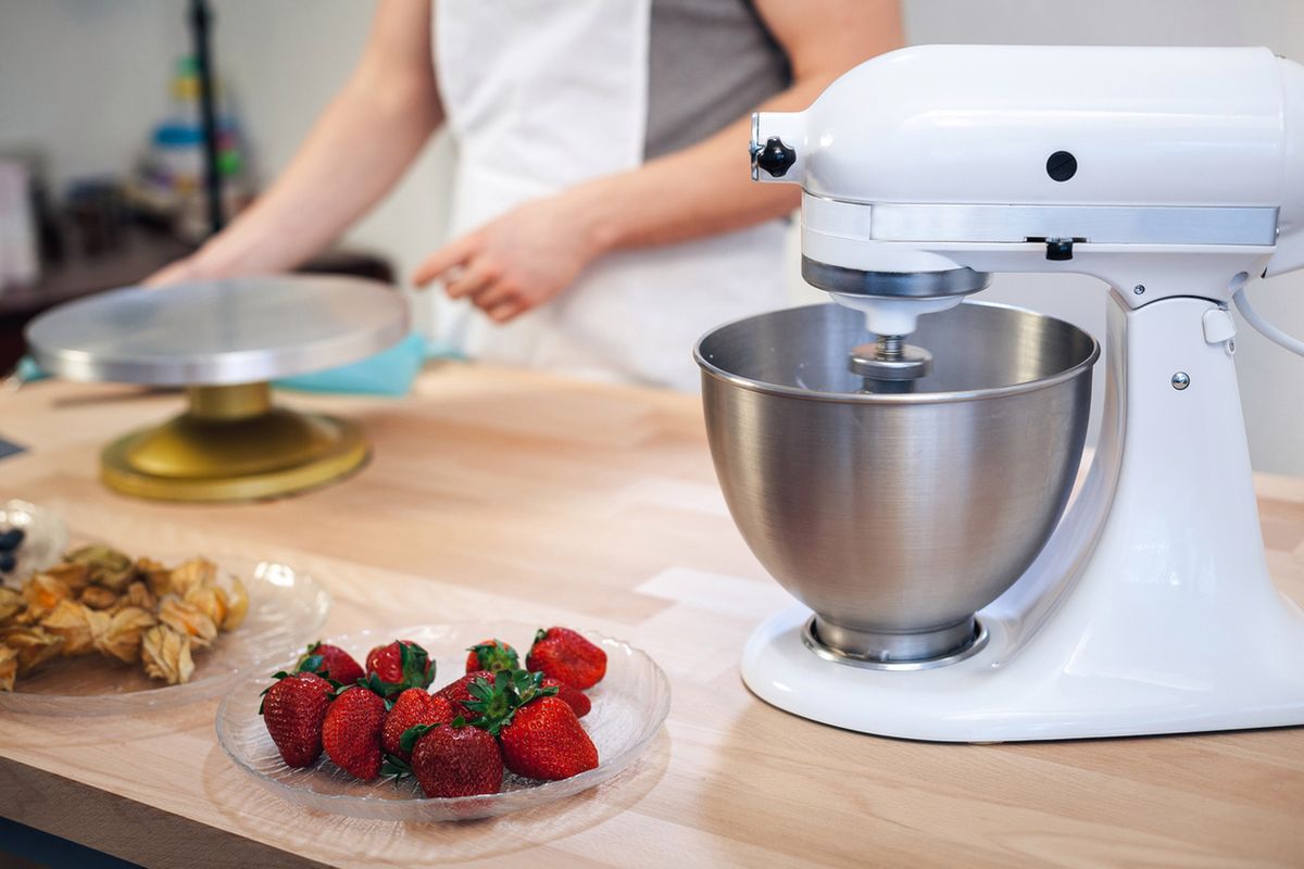 Cała kuchnia w jednym urządzeniu – roboty planetarne do 700 zł