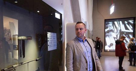 Kontrowersyjna grafika Muzeum II WŚ. "To nie fejk"