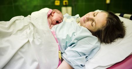 Mężczyźni nie powinni patrzeć na poród. Guru położnictwa wyjaśnia powody