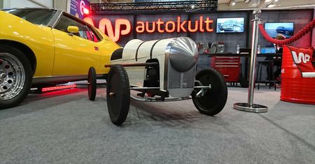 Kolejny miniaturowy hot rod z Polski. Tym razem autor projektu prezentuje nowy poziom