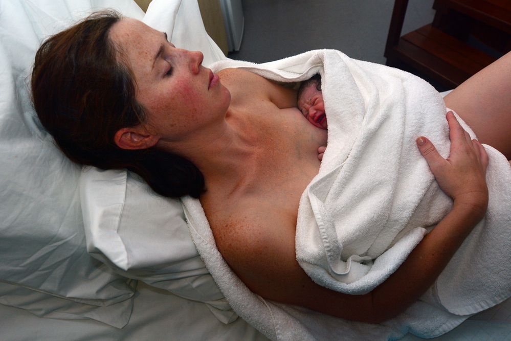 Jego matka zaczęła rodzić w łazience. 10-latek uratował ją i niemowlę
