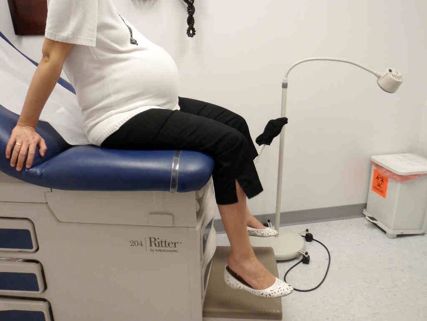 Kobieta w ciąży u ginekologa 