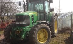 Nieszczęśliwy wypadek podczas wycinki drzew. Ciągnik przygniótł mężczyznę