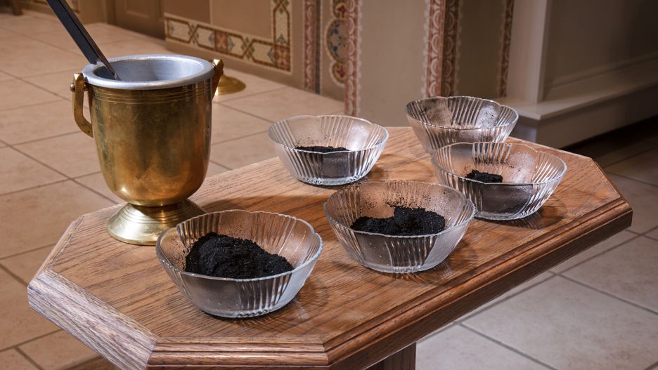 Środa Popielcowa: Wielki Post rozpoczęty. Czy 6 marca trzeba iść do kościoła?