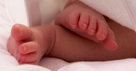 Po porodzie wyrzuciła dziecko przez okno. Jest akt oskarżenia