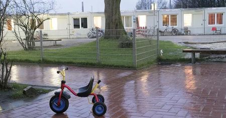 Niemcy: ponad 2200 ataków na uchodźców w 2017 r.