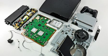 Jak wygląda PS3 Slim od środka