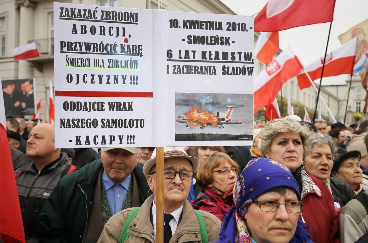 Prezydent wezwał do wybaczenia. Zobaczcie hasła spod Pałacu