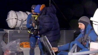 Nurkowie przygotowują się do akcji ratunkowej