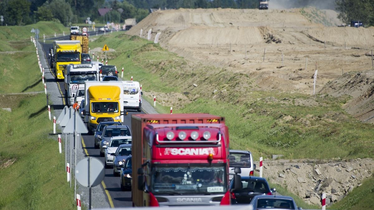 Tempo wzrostu liczby samochodów na drogach jeszcze przyspieszyło w ostatnich latach.