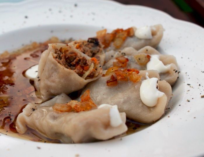 Pierogi z mięsem kaczki i suszonymi śliwkami