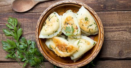 Karol Okrasa zdradza sekret idealnego ciasta na pierogi