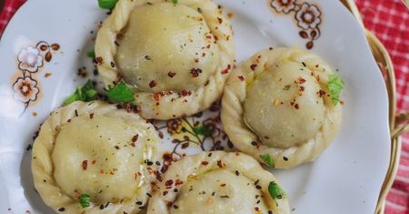 Okrągłe pierogi z boczniakami i kaszą gryczaną