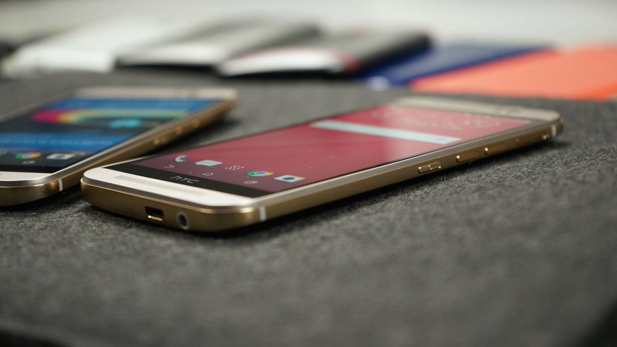 Chińczycy sprawdzali telefony turystów.