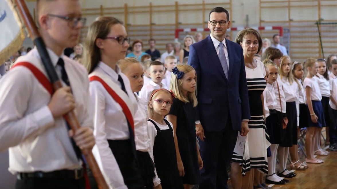 Pierwszy dzień szkoły 2019. Mateusz Morawiecki w szkole w Pruszkowie: tu rodzi się wiedza