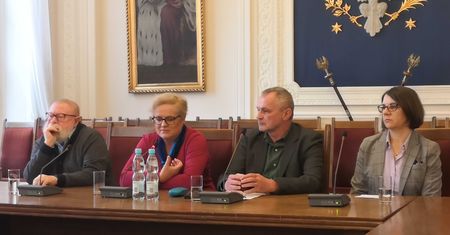 Słowo roku 2018 - "konstytucja". Wysoko "smog" i "szumidło"