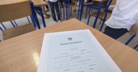 Zakończenie roku szkolnego 2018/19. Wakacje będą dłuższe niż zakładano