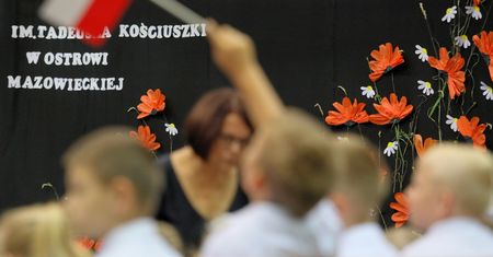 Koniec roku szkolnego. Nowa moda w Polsce - prezenty za świadectwo