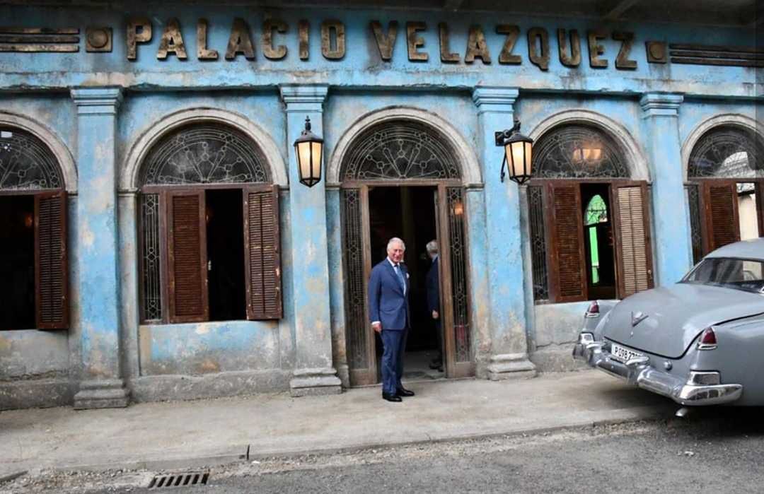 Książę Karol na planie filmu Bond 25