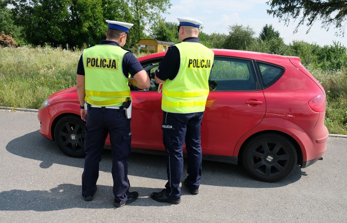 Bez dowodu rejestracyjnego i potwierdzenia OC narazimy się na mandat. Do czasu uruchomienia mDokumentów