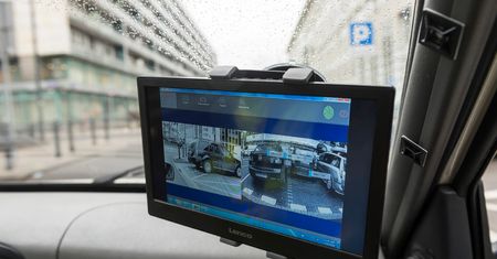 Warszawa. Ruszyły e-kontrole. Kamery sprawdzają, czy kierowcy zapłacili za parkowanie