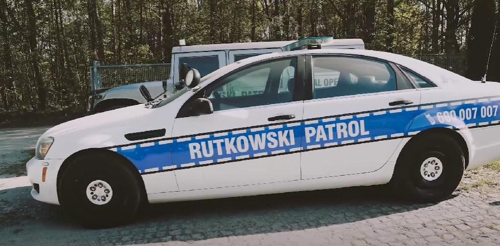 Krzysztof Rutkowski i jego flotylla aut (Chevrolet)