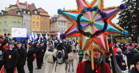 Orszak Trzech Króli wyruszył na ulice Warszawy. To "największe jasełka w Europie"