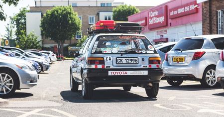 80-letnia kobieta przejechała 12 tys. km przez Afrykę w 20-letniej toyocie corolli. To nie koniec jej planów