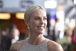 Charlize Theron nie pofarbowała odrostu. Wpadka na czerwonym dywanie