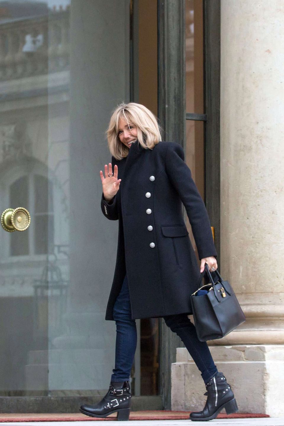 Brigitte Macron pod pałacem Elizejskim