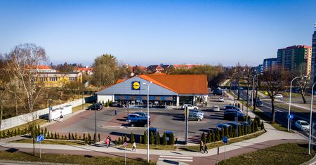 Wielkanoc. Jak będą czynne Stokrotka, Biedronka, Lidl…?
