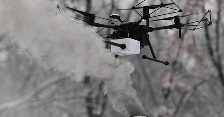 Strażnicy szukają śmierdzieli dronami-niuchaczami. Jak masz piec, musisz ich wpuścić do siebie