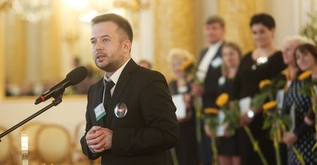Kim jest Przemysław Staroń, Nauczyciel Roku 2018? Mocne słowa o polskim systemie edukacji