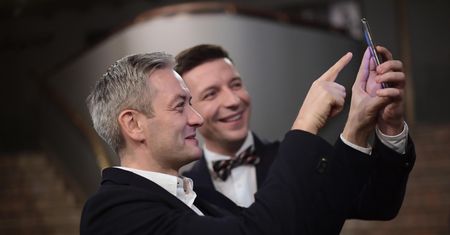 Tylko w WP. Antykościelny program nie zaszkodzi Biedroniowi. On mu pomoże