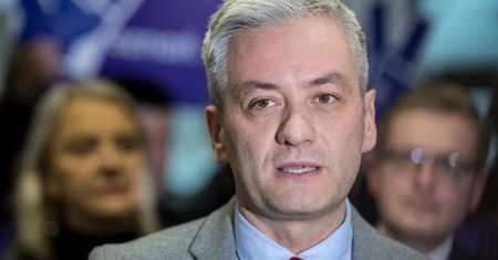 Uderzają w Roberta Biedronia sprawą z przeszłości. Mamy komentarz lidera Wiosny