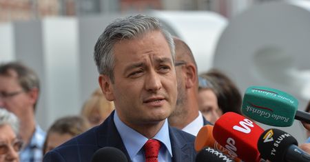 Robert Biedroń minął się z prawdą. Partię ma już od dawna