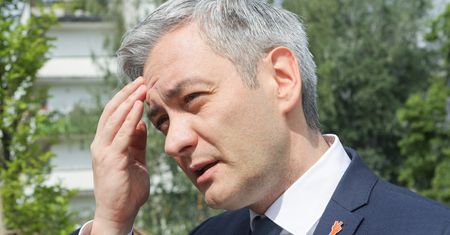 Wiosna. Specjalistka ds. social mediów wyrzucona przez telefon?