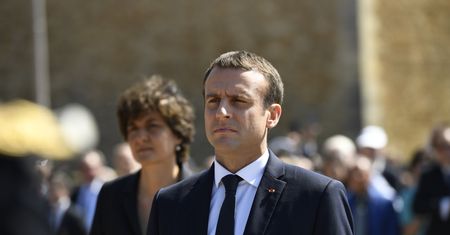 "Upadek lewicy, Macron ma pełnię władzy"