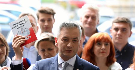 Gorąca dyskusja Roberta Biedronia i Moniki Olejnik w TVN24. "W waszej stacji dochodziło do sytuacji skandalicznych"